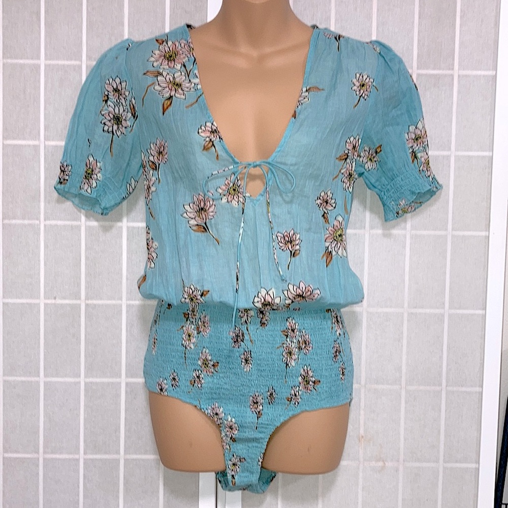 Intimately by FREE PEOPLE Floral Print Babyblue Short Sleeve Bodysuit Blouse S
